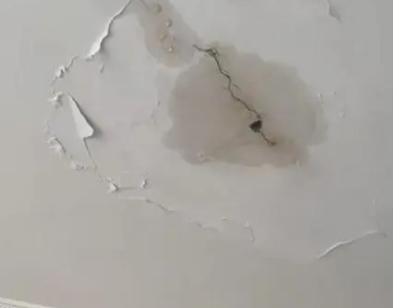霍尔果斯阳台漏水维修公司分享下屋面防水工程质量问题原因分析